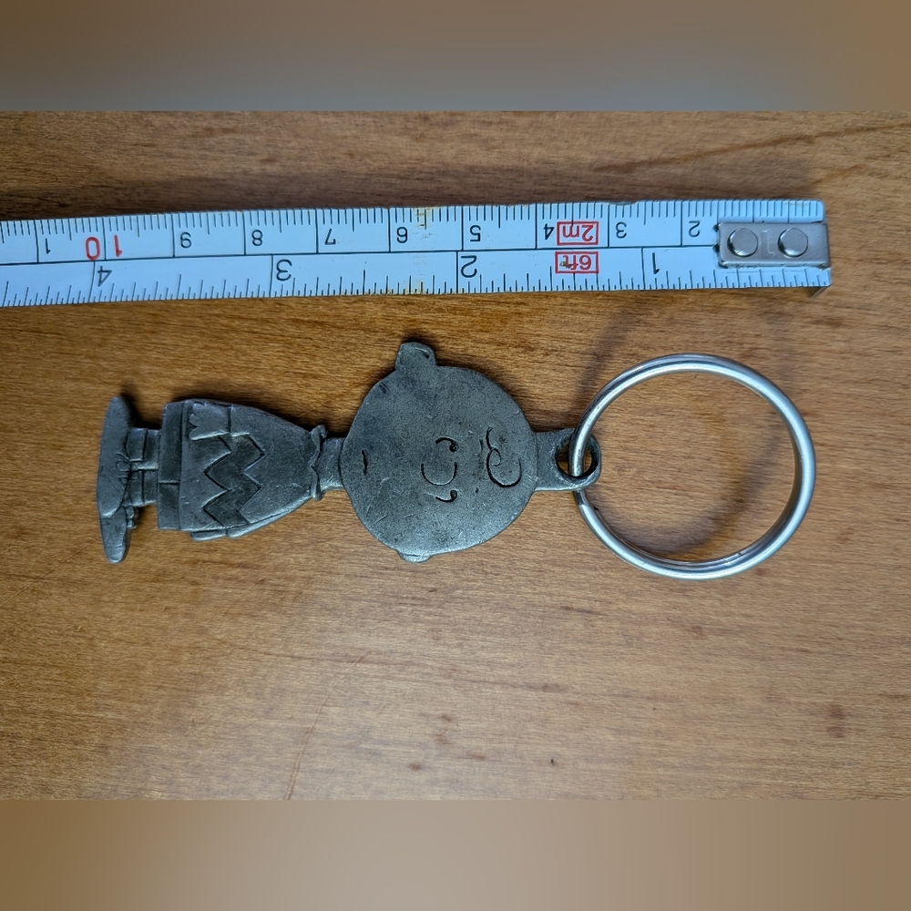 Metal Charlie Brown Key Chain - Picture 4 of 4